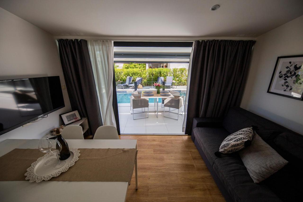 First Apartment Zara Esterno foto