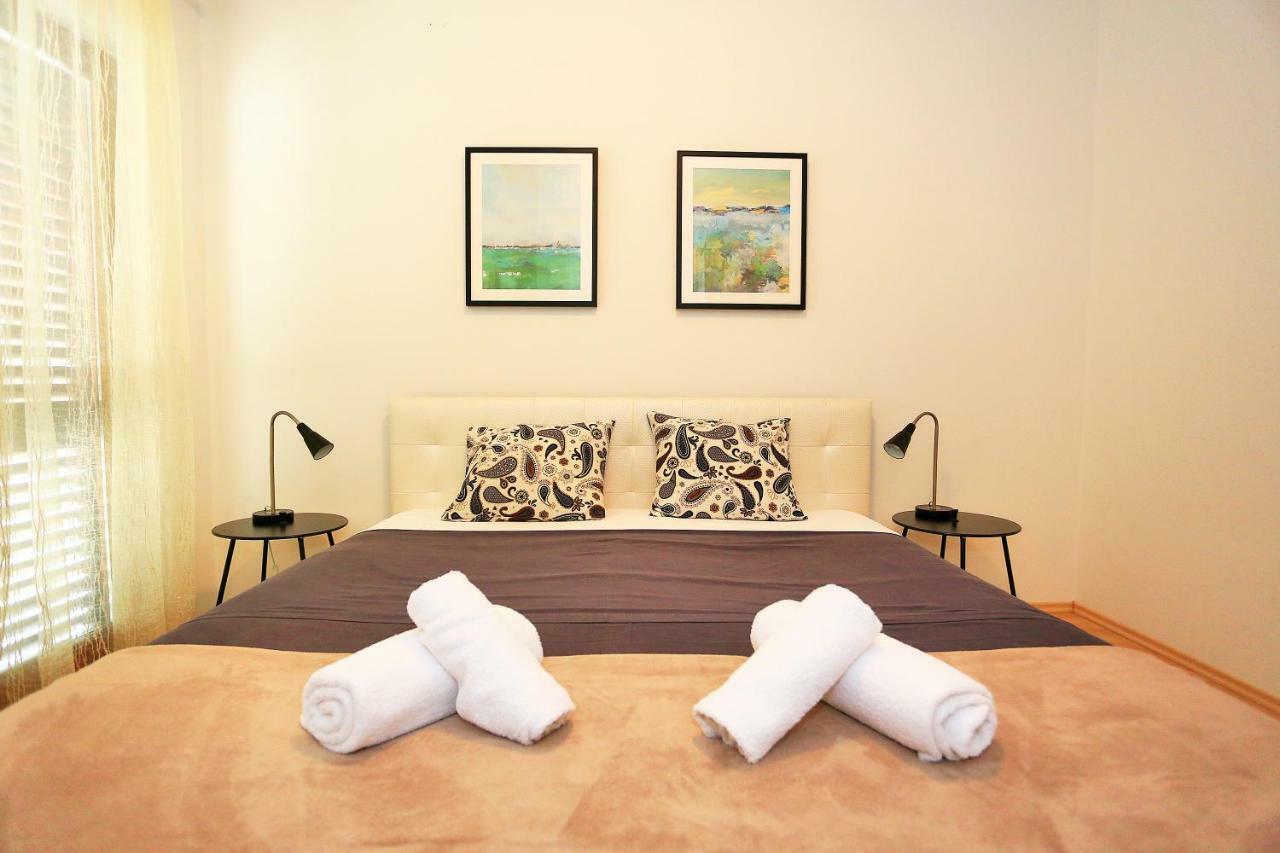 First Apartment Zara Esterno foto